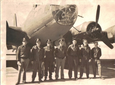 KDW_(L)_and_crew_B-17__1943_200_dpi